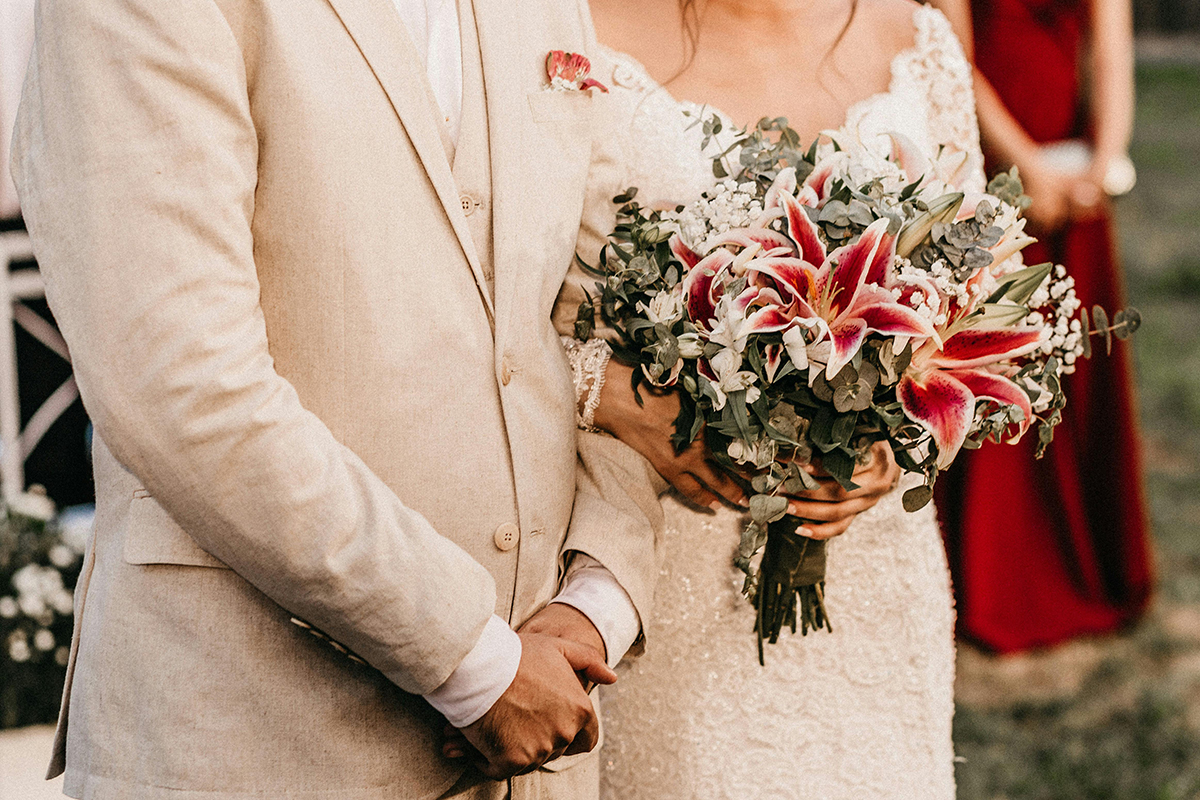 Zoek je een trouwambtenaar, BABS of ceremoniespreker? Sandy Sierp van De Love Guard creëert unieke en persoonlijke ceremonies voor jullie speciale dag. Neem contact op!